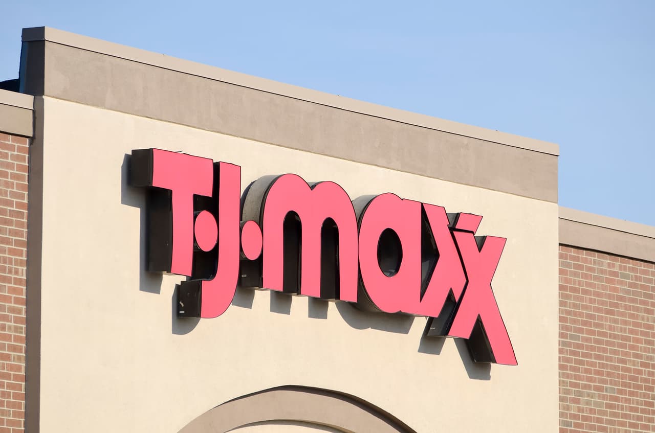 <b>TJ Maxx:</b>
<br>
<br>⏱ 
<b>24 de diciembre:</b> Horario regular de 9:30 am a 9:00 pm, pero puede variar por localidad
<br>⏱ 
<b>25 de diciembre:</b> Cerrado
<br>⏱ 
<b>26 de diciembre: </b>Horario regular de 9:30 am a 9:00 pm, pero puede variar por localidad