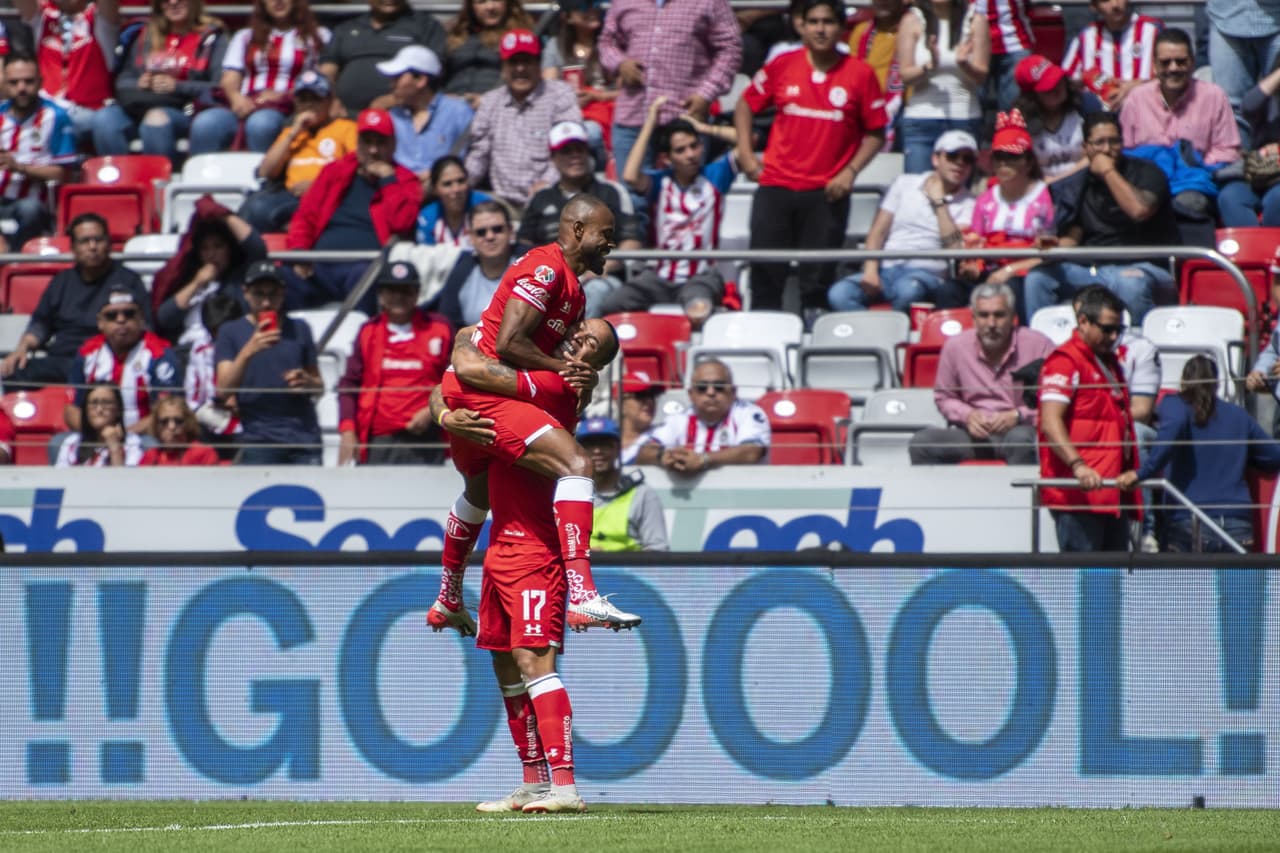 Chivas vence a Toluca con tres goles a uno; Guadalajara se aferra a la Liguilla. Alan Pulido es el máximo anotador mexicano de la Liga MX.