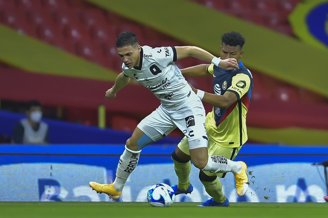 Desde los 12’ del juego, Doldán salió expulsado. Naveda (26’) marcó el primero para adelantar a las Águilas y Sepúlveda (45+1’) emparejó los cartones. En la recta final apareció Henry Martin (84’) para hacer el tanto de la victoria. Las Águilas llegaron a 13 unidades y son líderes; Gallos se quedó en 9. En la J7, América visitará al Atlas y Gallos recibirá al Puebla.