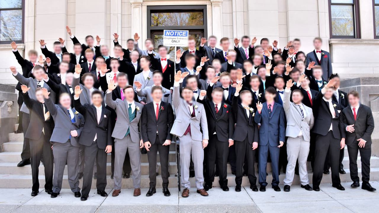 Investigan una foto de un grupo de estudiantes de Wisconsin haciendo el saludo nazi