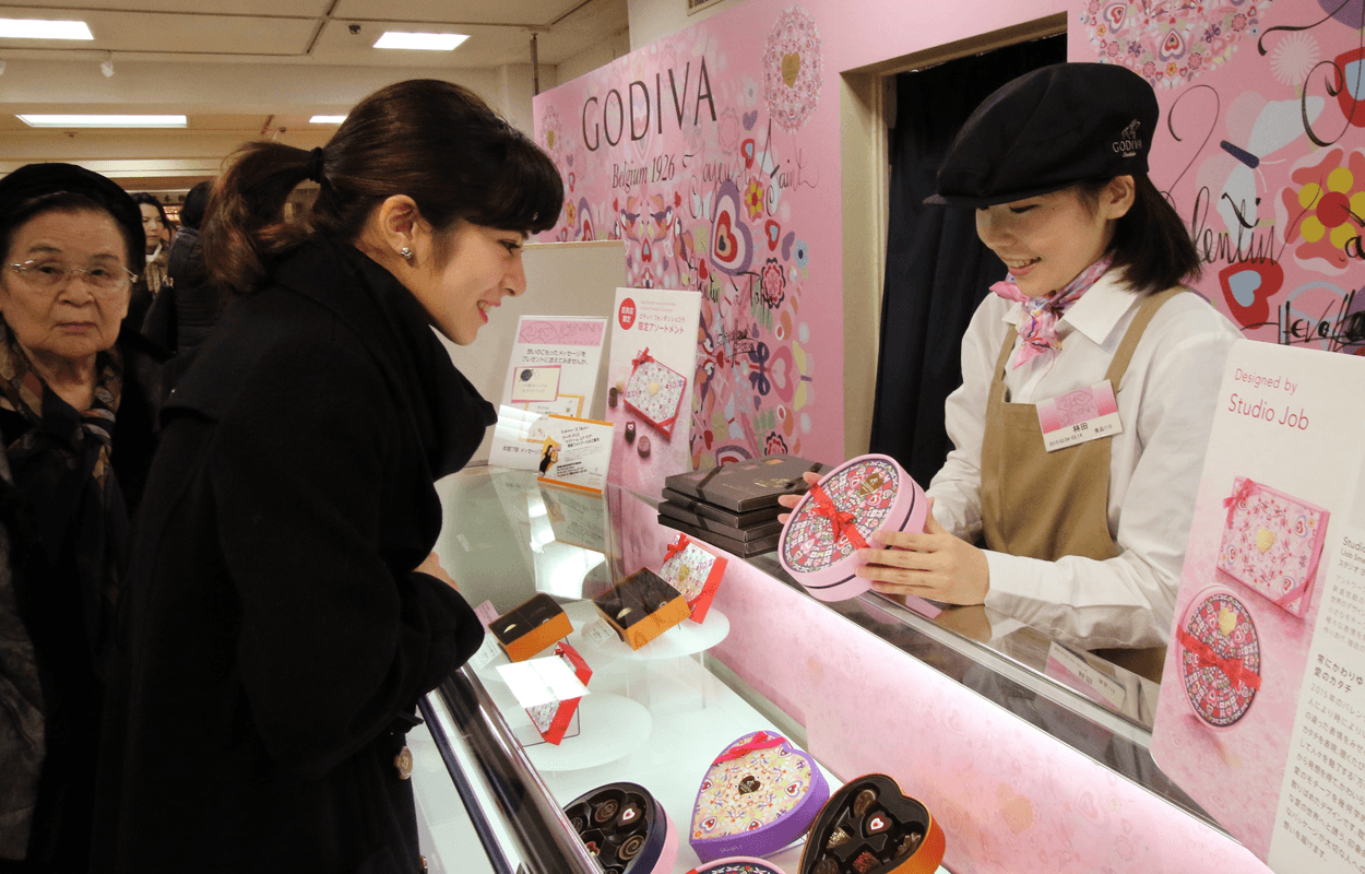 En Japón, las mujeres toman la iniciativa comprando chocolates.