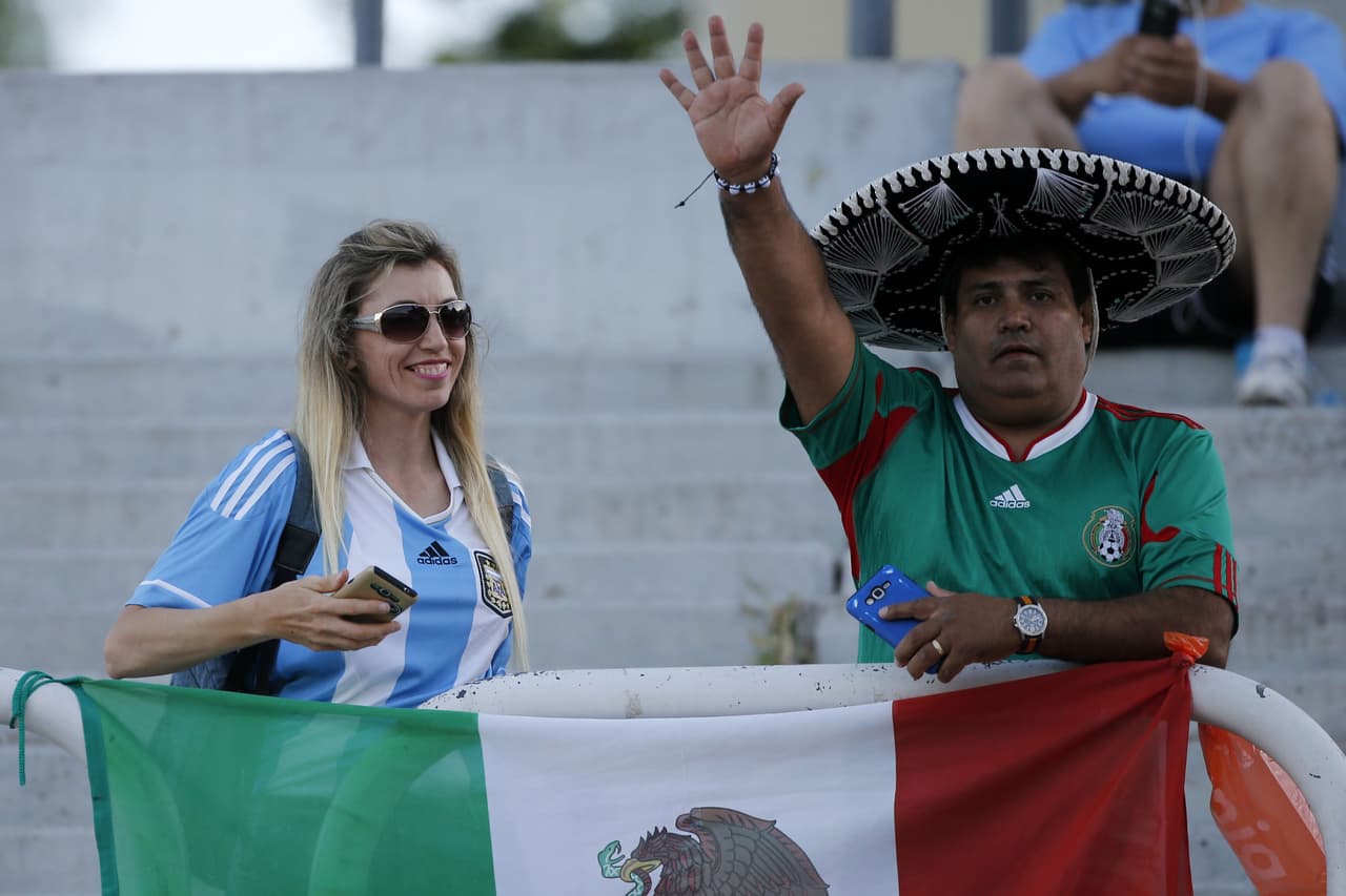 Los mexicanos y argentinos armaron su propia fiesta en el estadio Malvinas en Mendoza, con todo el colorido del segundo amistoso entre ambas selecciones en esta fecha FIFA.