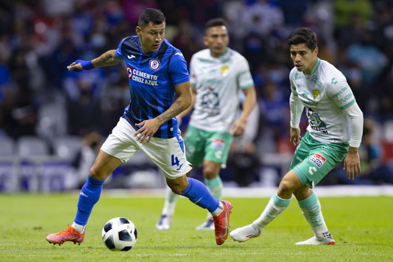 León le pega al Cruz Azul en estadio Azteca 0-1, llegan a 26 puntos y se sitúan como el tercer mejor equipo del torneo.