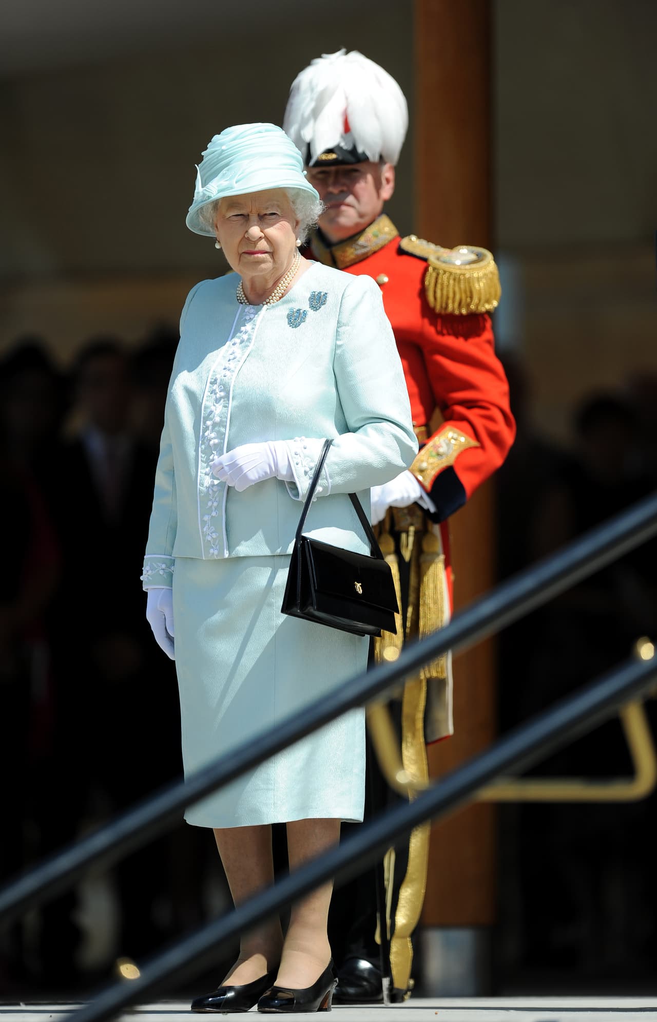 Elizabeth Alexandra Mary quería ser actriz, pero cuando su tío abdicó y se convirtió en la heredera legal, ella comenzó a tomar clases particulares de música, literatura, historia y lenguaje.