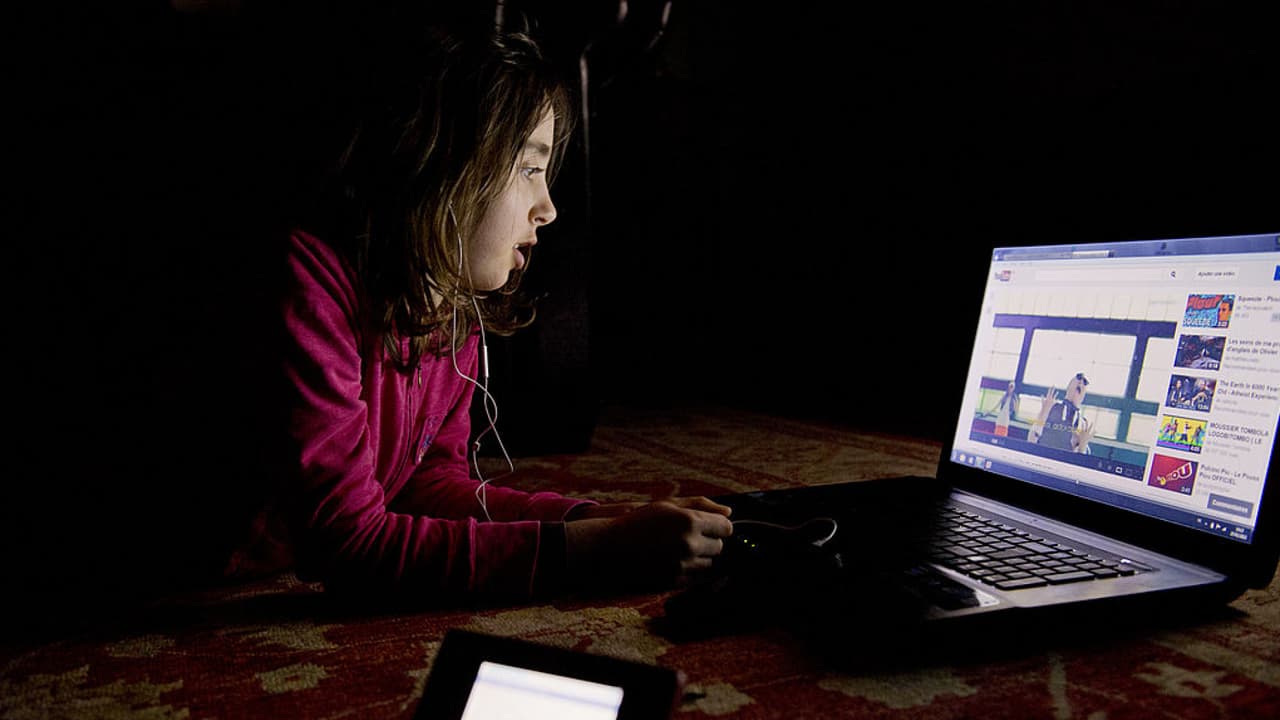 ¿Tienes que trabajar y te toca dejar a tus hijos solos en casa este verano? Esto debes tener en cuenta