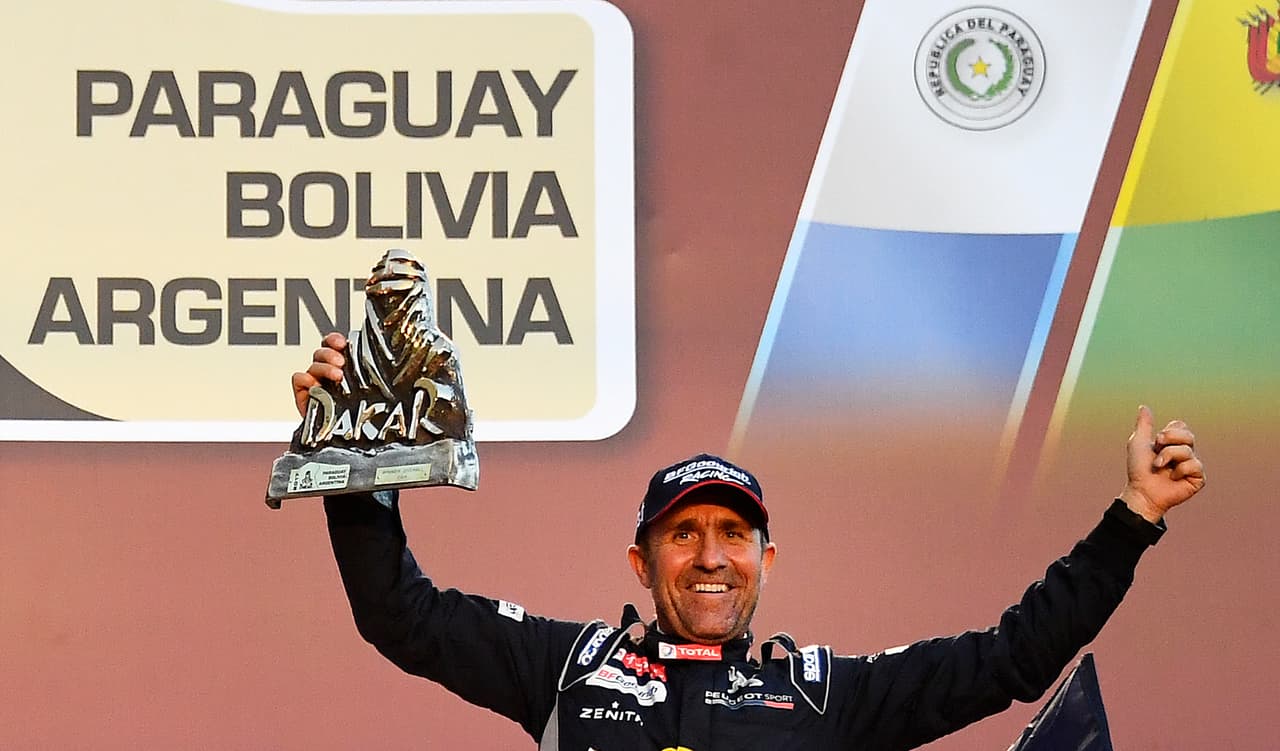 <b>Autos: Peugeot</b> fue dominador absoluto del Rally Dakar 2017 con 
<b>Stéphane Peterhansel</b>, quien ya lleva nada menos que 13 victorias (seis en motos, siete en autos). Con el modelo 
<b>3008 DKR</b> la marca francesa hizo el 1-2-3, completado por el nueve veces campeón de Rally Mundial 
<b>Sebastien Loeb</b>, y el ex ganador del Dakar en Motos 
<b>Cyril Despres</b>.