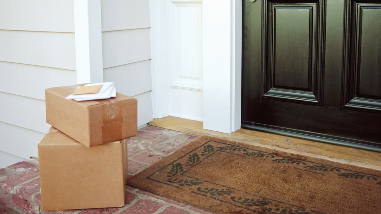 Revise su porche delantero antes de acostarse para ver si hay entregas tardías. No deje paquetes afuera durante la noche.
<br>