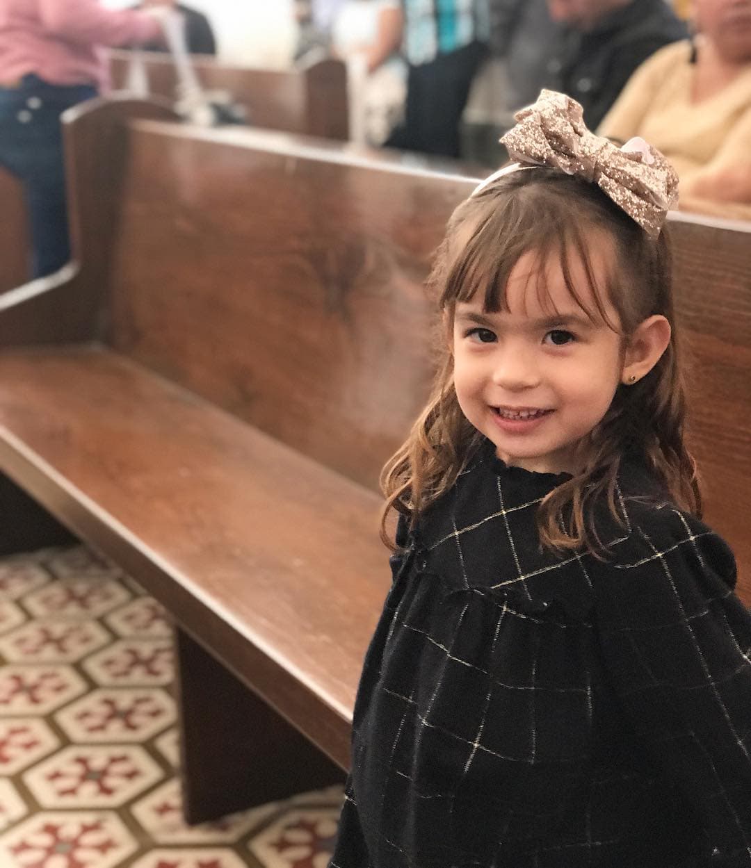 A Michelle también le fascina verse elegante, cuando acude a la iglesia lleva looks formales y sofisticados.