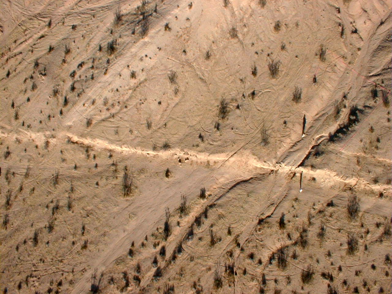 Fecha: 28 de junio de 1992
<br>Magnitud: 7.3
<br>Epicentro:
<b>Landers</b>
<br>Daños: 1 muerto, 400 heridos y una réplica de 6.5