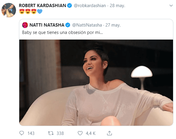 Todo comenzó cuando lanzó un 'guiño' a la cantante dominicana a través de Twitter, luego de que Natti Natasha publicara una fotografía de ella con el mensaje: "Baby, sé que tienes una obsesión por mí".