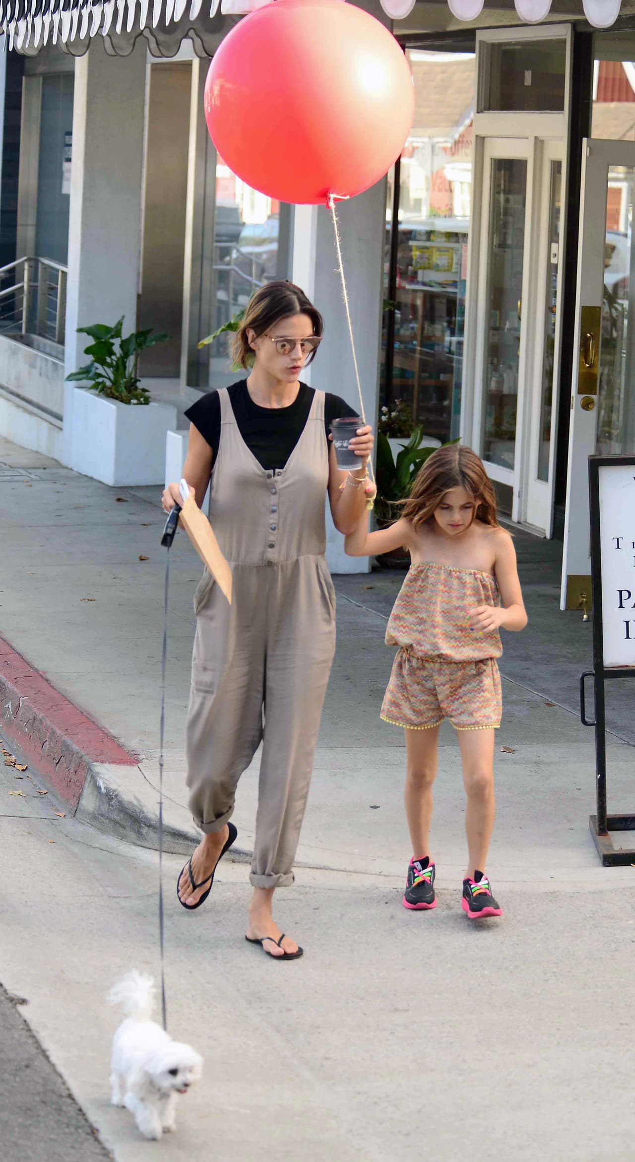 La príncesa de 
<b>Alessandra Ambrosio</b> es súper linda y su orgullosa mamá no pierde oportunidad de salir de compras con ella.