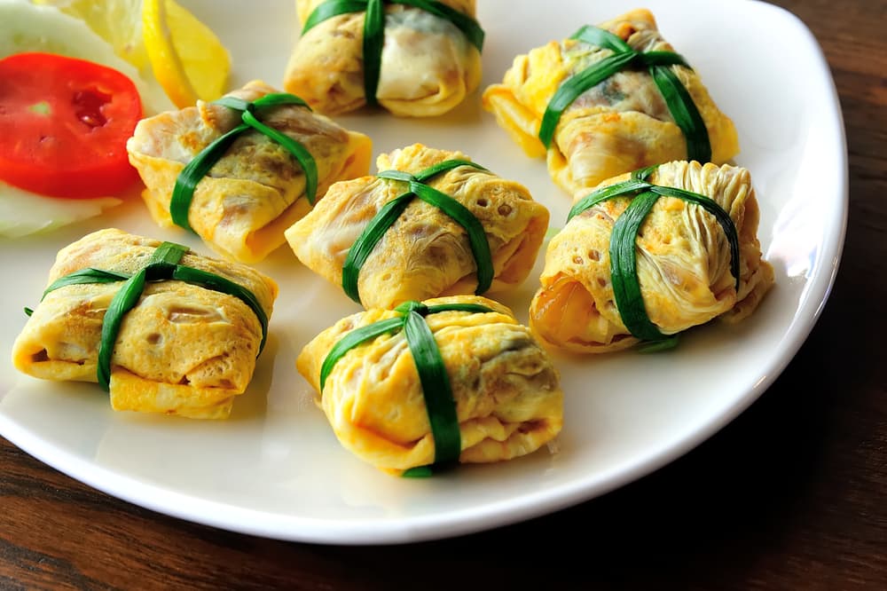 CAPULLOS DE CREMA DE CACAHUATE. Con la forma de una flor, las galletas que prepararás a tu familia se convertirán en el éxito del día. Sólo una hora te tomará crear los capullos de crema de cacahuate (maní) y la sonrisa de tus hijos y tu pareja durará por mucho más tiempo.