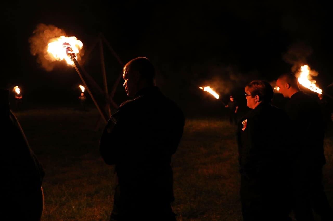 Un grupo de supremacistas blancos se reunió en Draketown, Georgia en abril de 2018. Durante el encuentro quemaron esvásticas de madera e hiceron saludos Nazis.