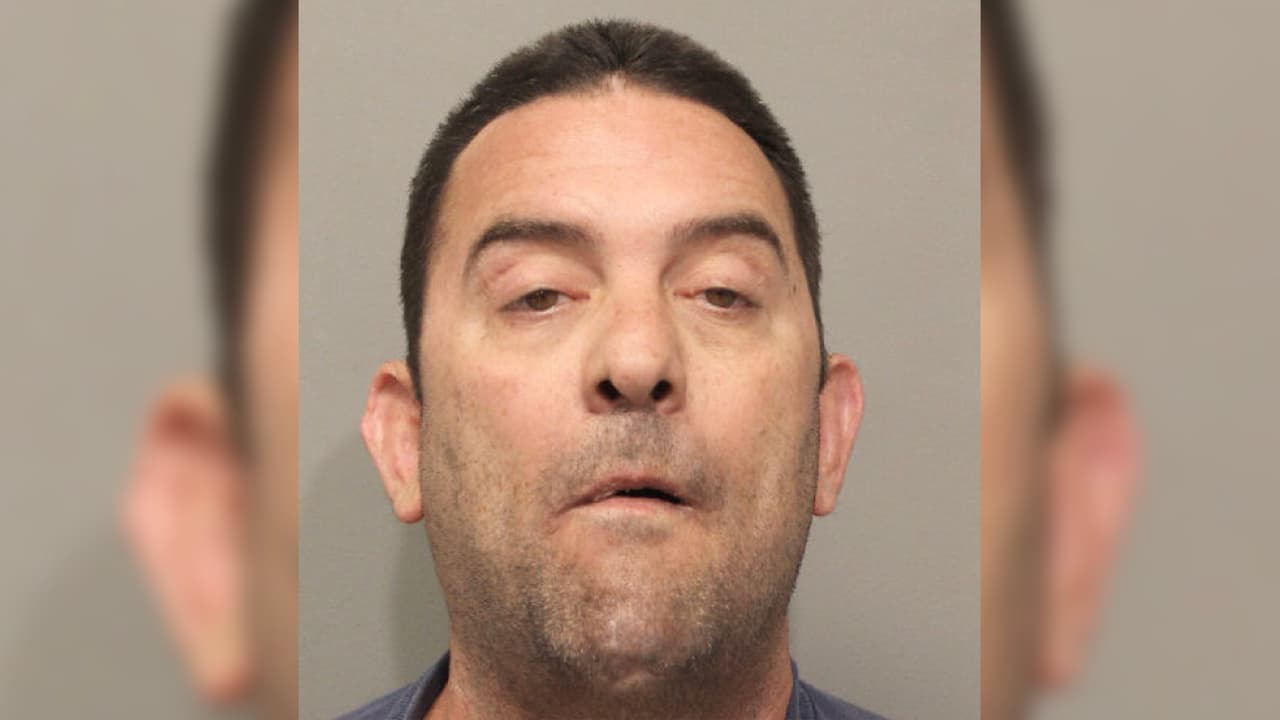 Tom Allen, 54 años, es la cuarta vez que es arrestado por conducir bajo los efectos del alcohol y enfrenta una fianza de $15,000.