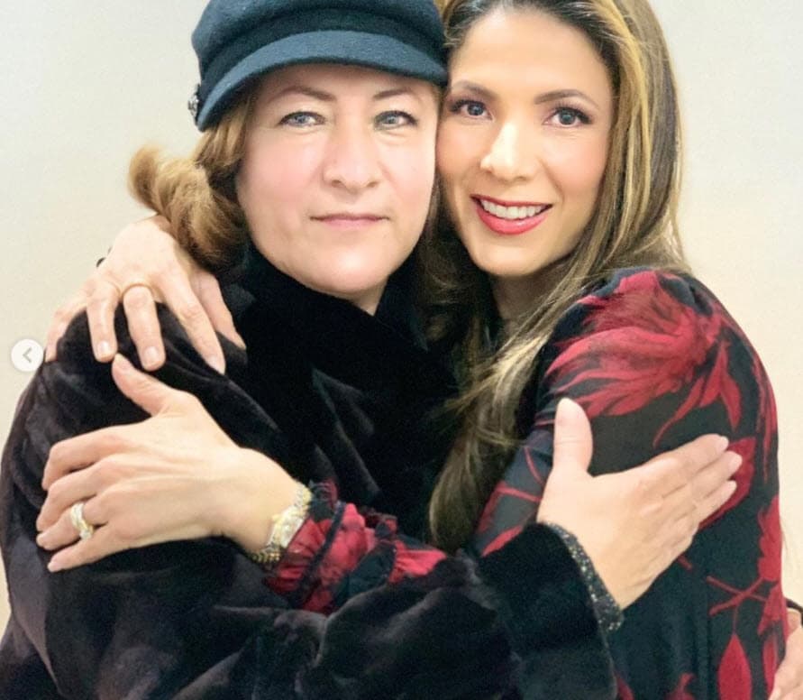 En Navidad, la cantante pudo reunirse con sus padres y abrazarlos después de varios meses de no hacerlo debido a la pandemia. 
<br>