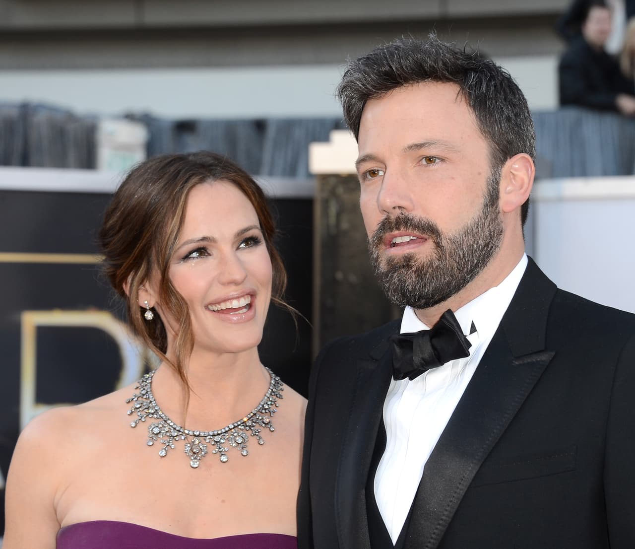 Ben Affleck estuvo casado durante 10 años con Jennifer Garner, con quien tuvo un hijo, pero su matrimonio se acabó por múltiples infidelidades del actor, que ella no pudo perdonar.