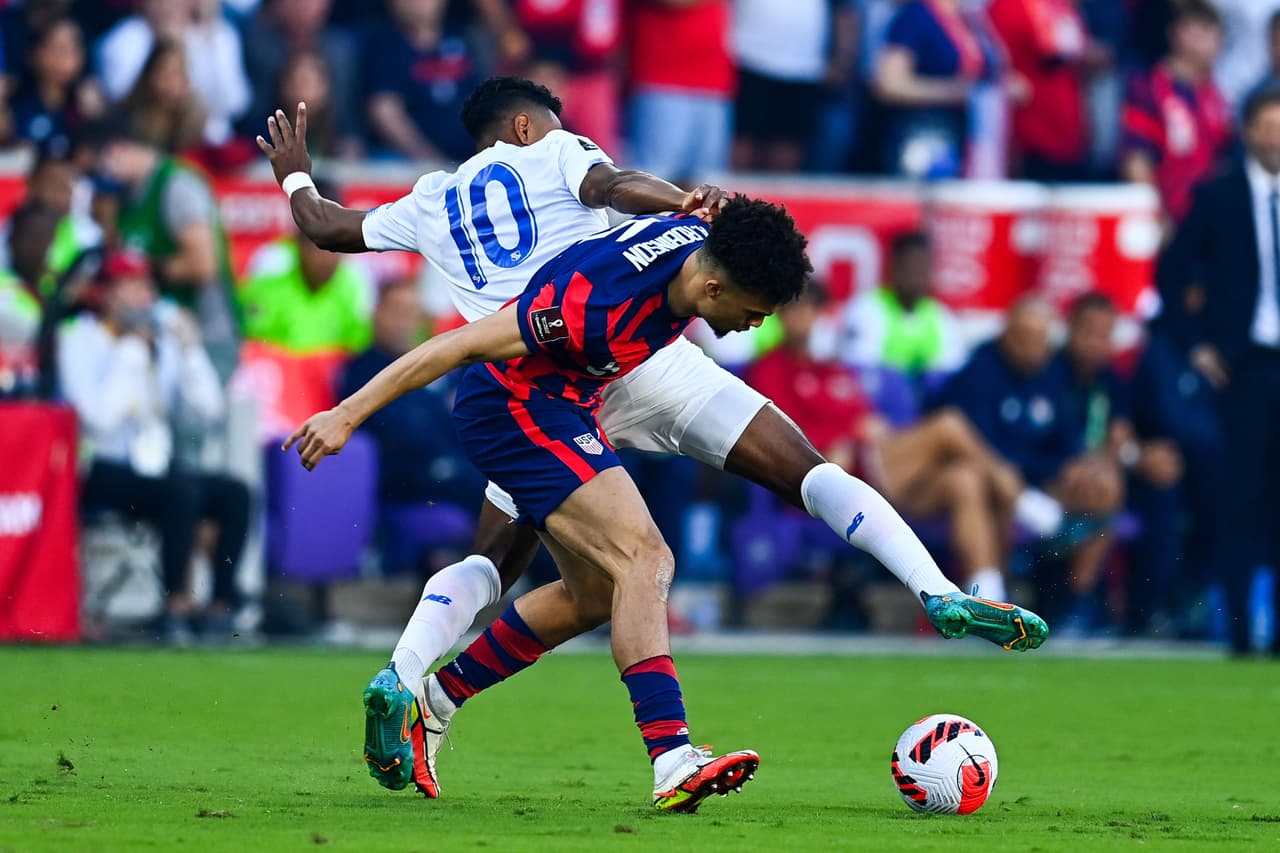 Con gran actuación de Christian Pulisic, la selección de Estados Unidos le pasó por encima a Panamá, lo eliminó y puso pie y medio en Qatar 2022 en lo que sería su regreso a una Copa del Mundo.