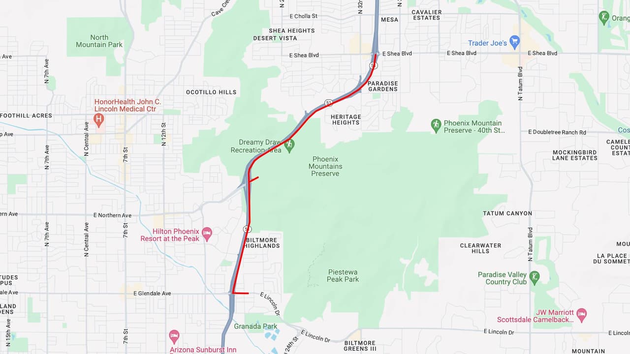 <b>Ruta Estatal 51 norte</b>
<br>La ruta estatal 51 en dirección norte se reducirá a un solo carril entre Glendale Avenue y Shea Boulevard, desde las 9 p.m. del viernes 9 de agosto, hasta el mediodía del sábado 10 de agosto.
<br>
<br>Las rampas de entrada a la SR 51 en dirección norte en las avenidas Glendale y Northern estarán también cerradas. 
<br>
<br>
<b>Rutas alternas</b>
<br>Considere rutas alternativas que incluyan Seventh Street en dirección norte, hasta Cave Creek Road en dirección norte y Cactus Road en dirección este.