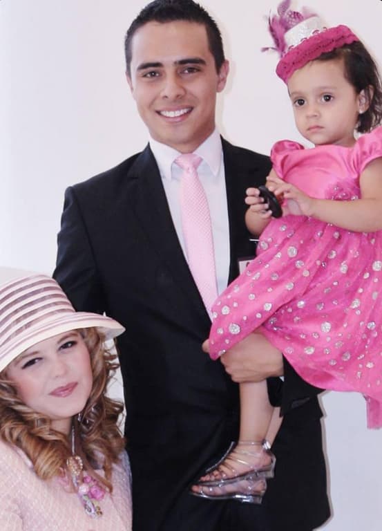 Se casó y es mamá de dos lindas niñas.