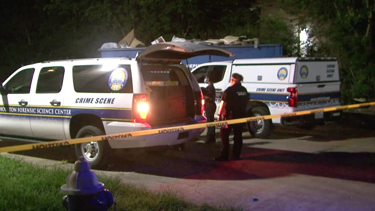 El departamento de policía investiga tiroteo que deja dos adultos y una niña muertos y una niña, que hizo el reporte a su abuela, resultó herida y fue trasladada a un hospital.