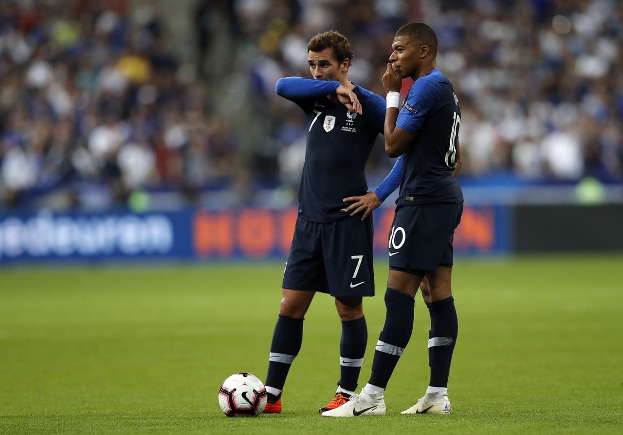 La estrategia de Francia parecía clara en el segundo tiempo, con el control de partido y la búsqueda de un error del rival para aumentar el marcador.