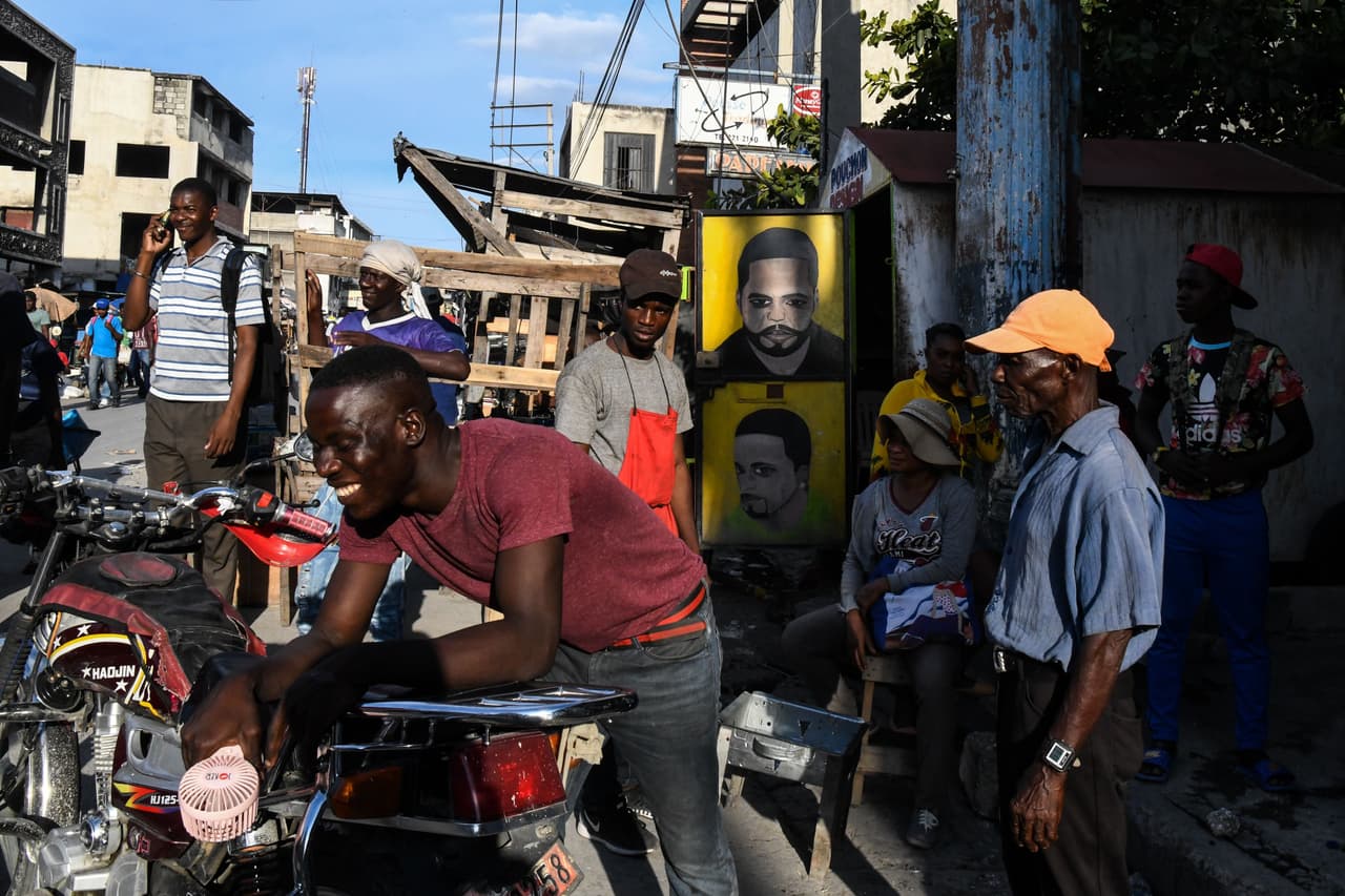 <b>1- Puerto Príncipe, Haití. (Puesto 228 de 231). </b>La capital haitiana quedó gravemente afectada por el terremoto de 2010 y aún no ha logrado levantar su perfil. El alto desempleo, la pobreza y la inestabilidad política la convierten en la ciudad peor posicionada respecto a la calidad de vida de América Latina.