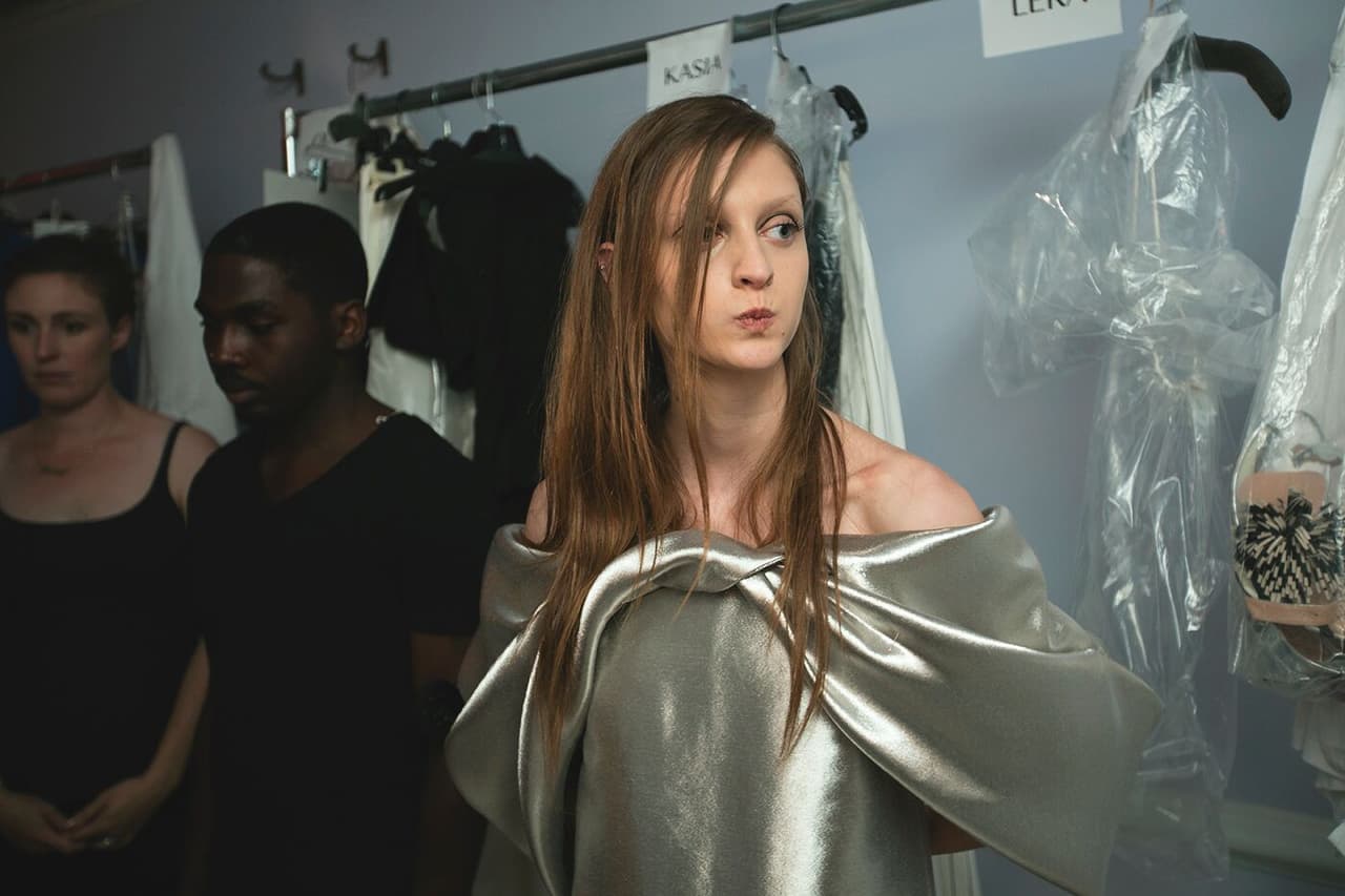 En el 'Backstage' de Montse las maquillistas no paraban de trabajar. Diseñador Montse. NYFW, Spring/Summer 2016 - 12/09/2015.