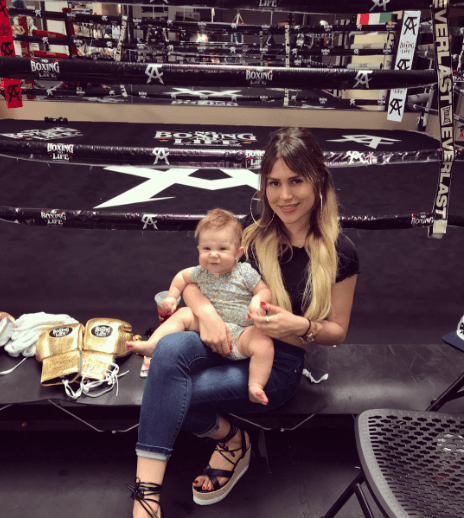 Aunque Fernanda Gómez sí había publicado imágenes en las que aparece junto a su pequeña hija visitando las instalaciones del gimnasio donde entrena el fugilista.