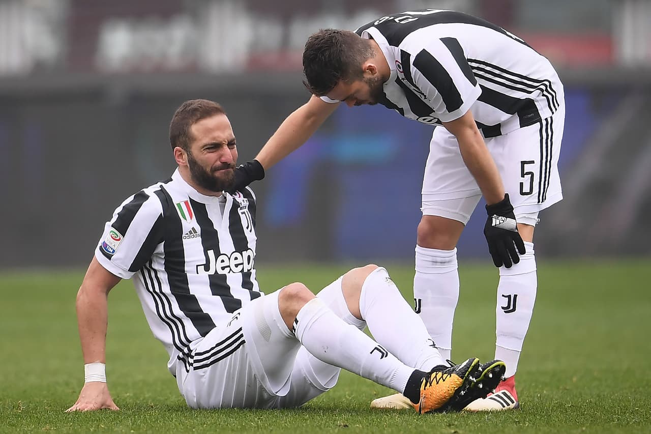 Juventus se llevó el derbi de Turín, pero perdió a Gonzalo Higuaín