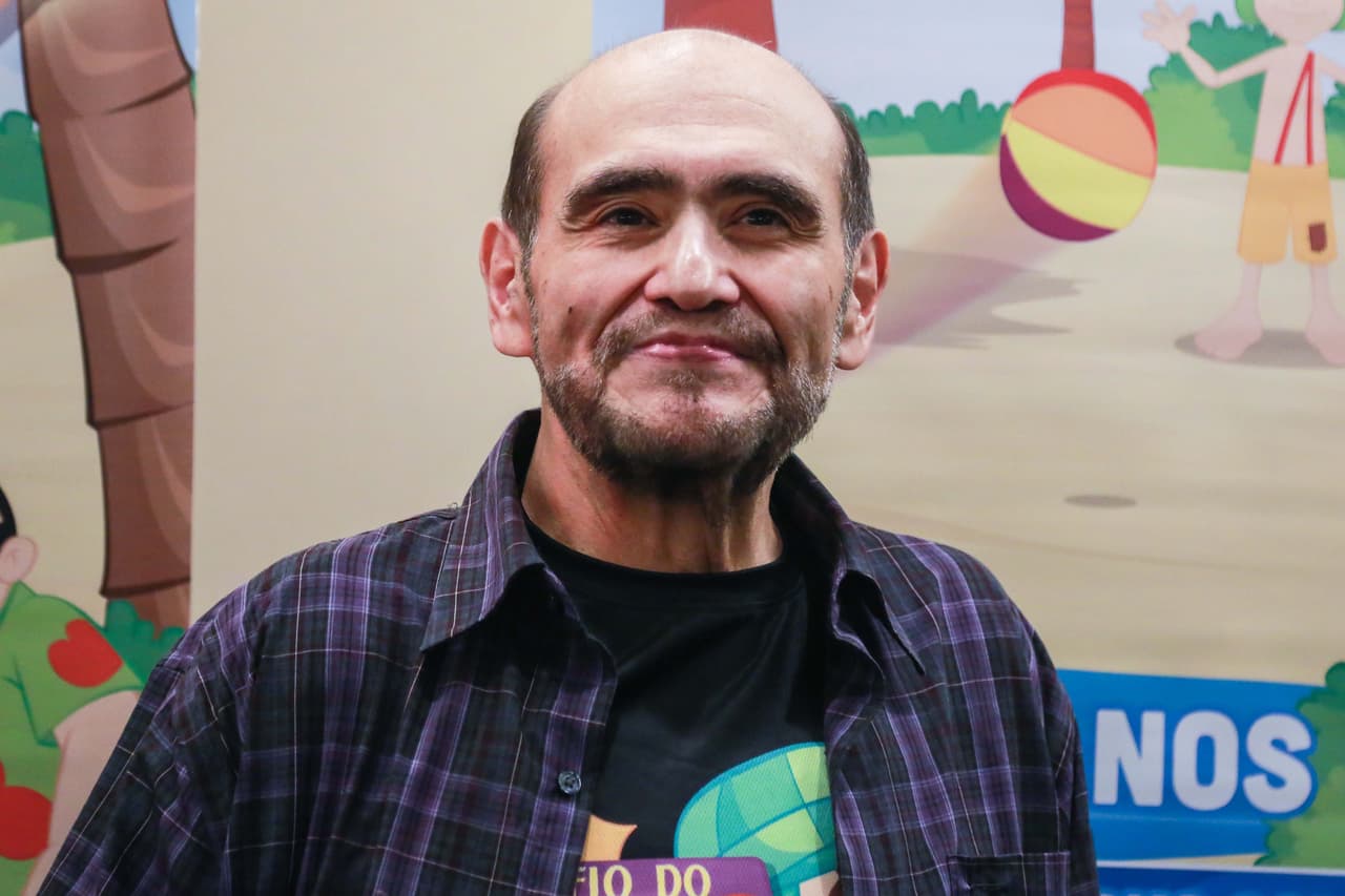 Al ser cuestionado de qué síntomas ha tenido a raíz de dicha enfermedad, Vivar señaló: "Esto es una cuestión muy personal que está empezando, así que trataré en la medida de lo posible de retirarme en el momento indicado, en el que ya no pueda recordar y memorizar los diálogos, así que por eso digo que aprovecho el aquí y el ahora".