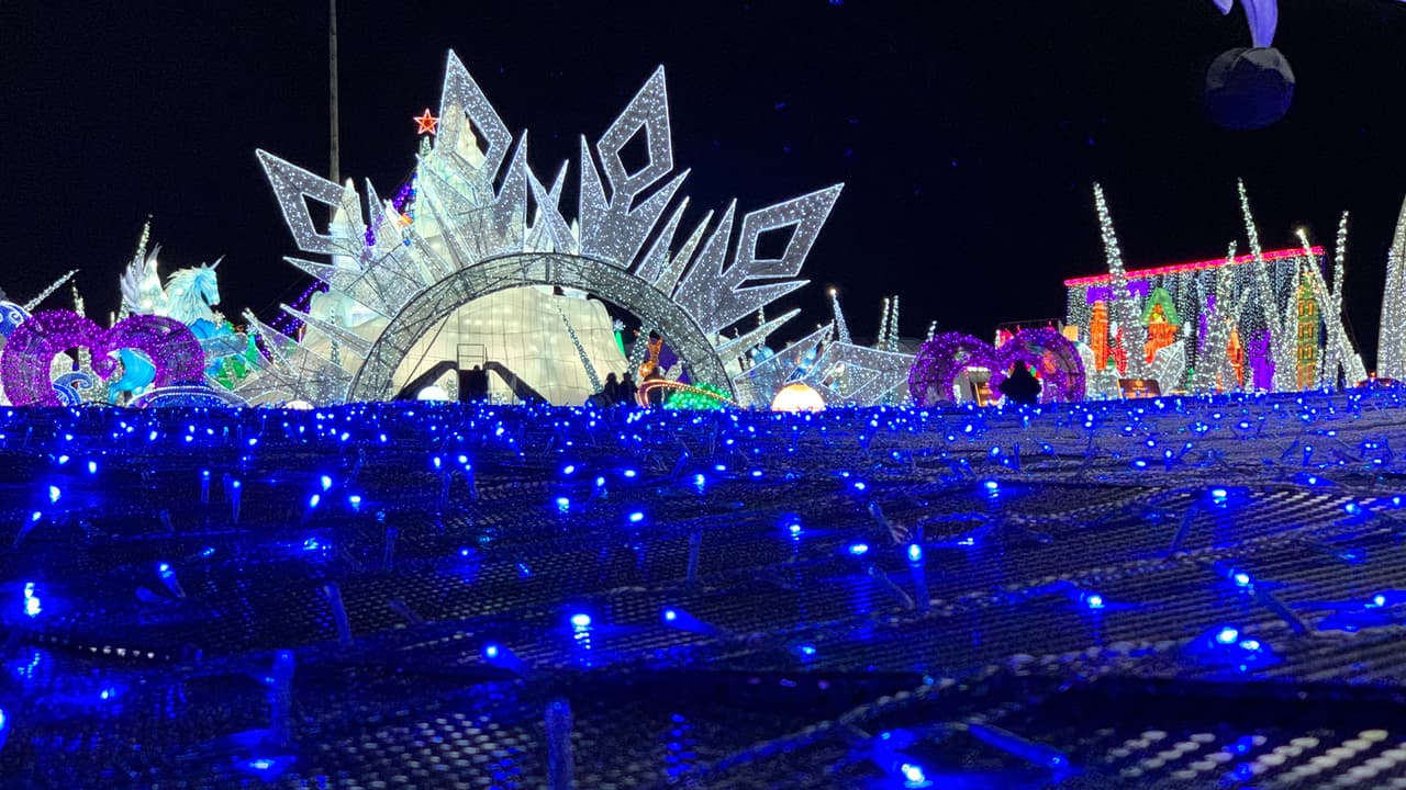 Comienza tu viaje y libera la energía de la noche donde te espera una experiencia verdaderamente
<a href="https://www.univision.com/local/houston-kxln/actividades-parque-discovery-green-fotos">mágica. </a>