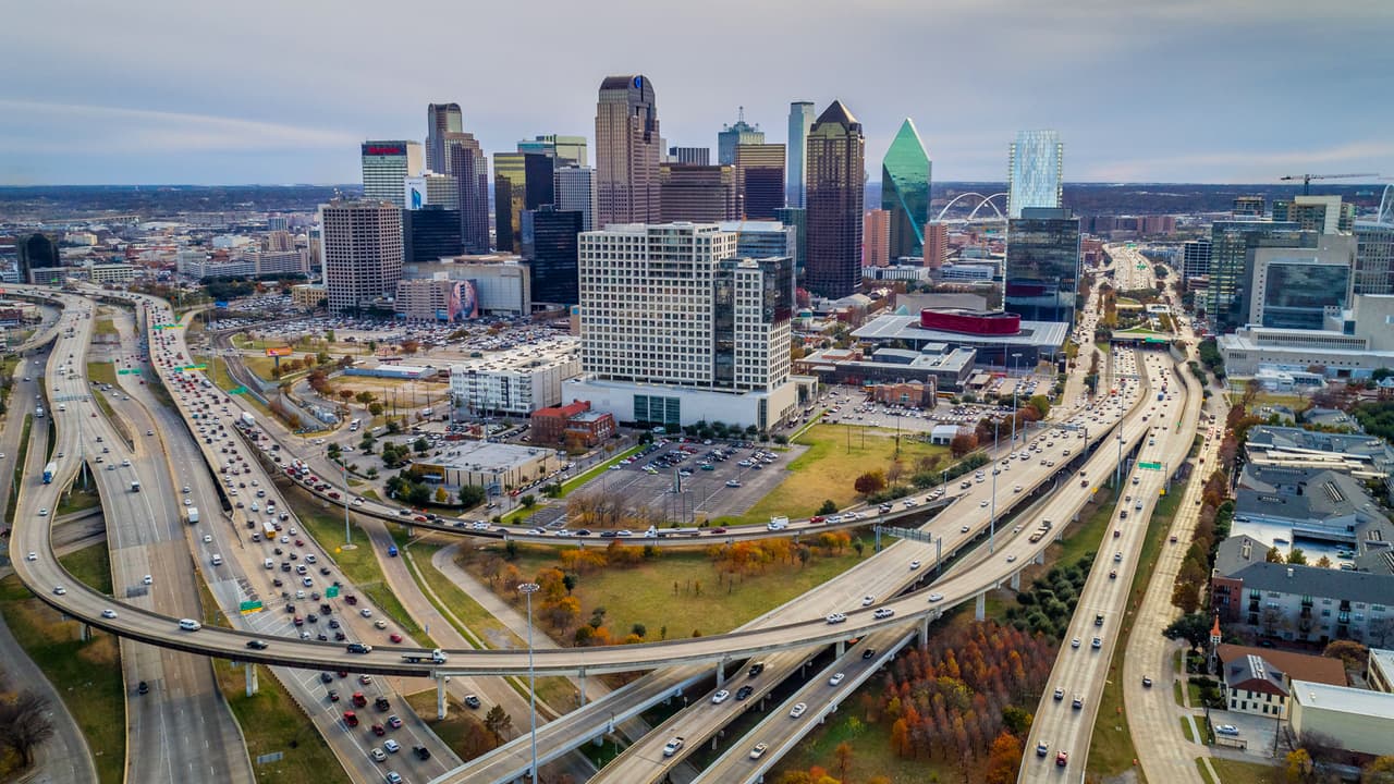 Según el listado de la revista 
<b><a href="https://realestate.usnews.com/real-estate/slideshows/25-best-places-to-live-in-the-us" target="_blank">U.S. News</a></b>, el área de Dallas-Fort Worth está ahora en el lugar número 37 de las zonas metropolitanas de todo el país.