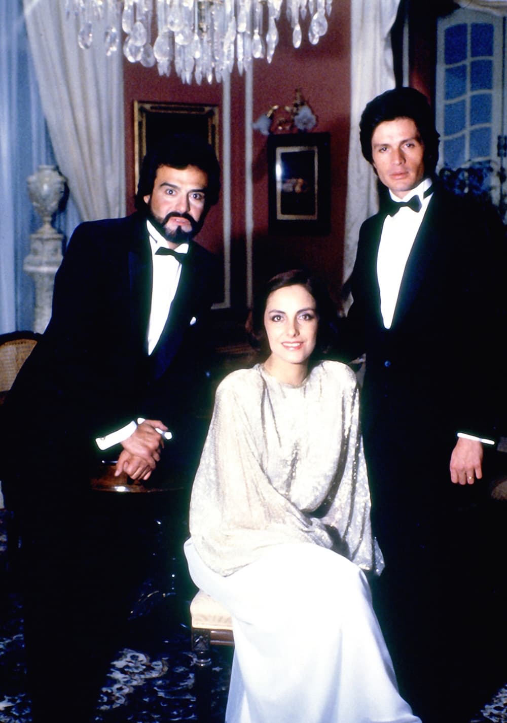 <b><a href="https://www.univision.com/temas/diana-bracho" target="_blank">Diana Bracho</a></b> dio vida a 
<b>Leonora Navarro</b>, sin embargo ya era reconocida en la pantalla grande por su participación en 'El Castillo de la pureza' y 'Las Poquianchis'.