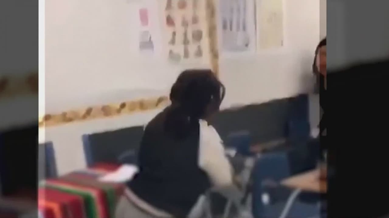 Aseguran maestra sustituta captada en video agrediendo a estudiante tenía incidentes previos con otra menor