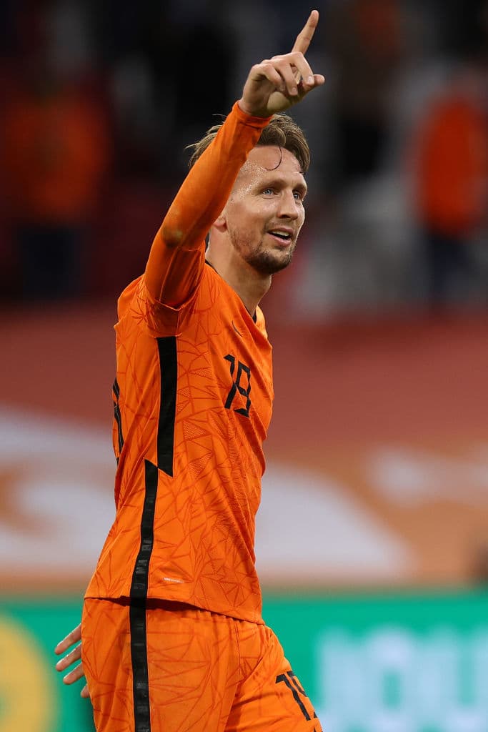 En los últimos minutos del mercado de fichajes, el Barcelona logró sumar al holandés Luuk de Jong, que llega cedido por un año del Sevilla.