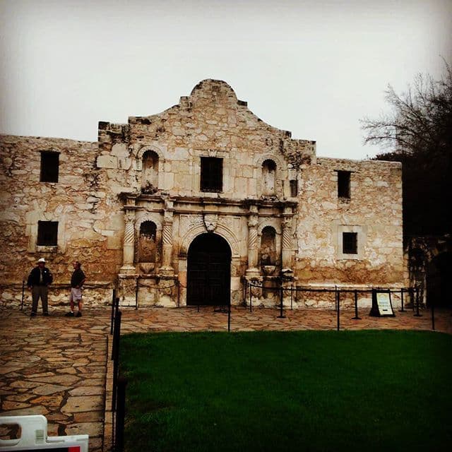 Este 2016, Texas celebra el 180 aniversario de su independencia de México, lo cual llevó a mucha gente a visitar la misión de El Álamo, una locación de especial relevancia durante el proceso independentista. La declaración de independencia fue firmada el 2 de marzo de 1836 por el general Sam Houston, y en ella se acusaba al gobierno de México de no proteger la vida ni la libertad de los texanos.
