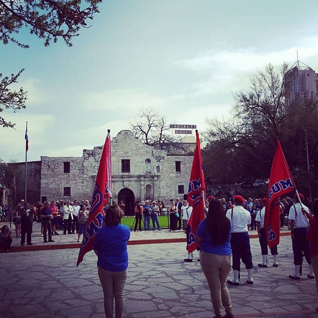 Este 2016, Texas celebra el 180 aniversario de su independencia de México, lo cual llevó a mucha gente a visitar la misión de El Álamo, una locación de especial relevancia durante el proceso independentista. La declaración de independencia fue firmada el 2 de marzo de 1836 por el general Sam Houston, y en ella se acusaba al gobierno de México de no proteger la vida ni la libertad de los texanos.