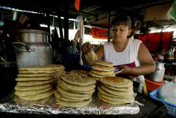 Las pupusas se hacen de forma tradicional desde hace mucho tiempo. Además de ser deliciosas, son muy económicas, por lo que siempre serán una buena idea.