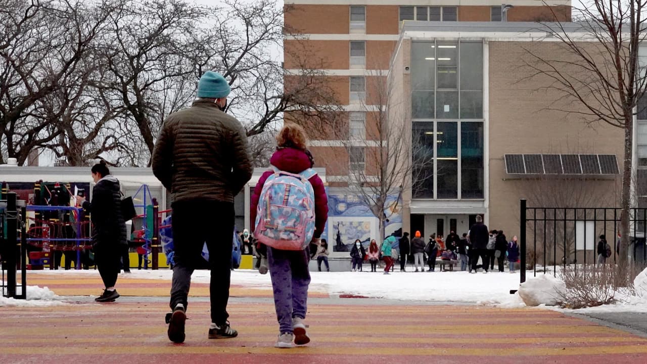 Trabajadores de mantenimiento de CPS enfrentan casi 1,200 despidos: así reacciona el distrito escolar