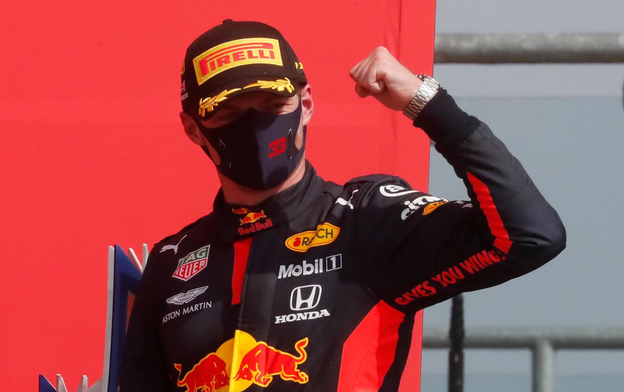 Max Verstappen de Red Bull cortó la racha ganadora de Hamilton y Mercedes. Leclerc (Ferrari) terminó en cuarto y los coequiperos de ‘Checo’, Stroll y Hulkenberg, terminaron en sexto y séptimo, respectivamente. La siguiente fecha se correrá el GP de España, en Barcelona.