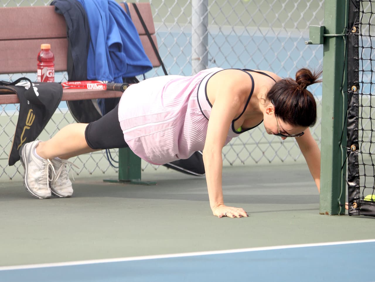 ¡Hasta lagartijas hizo la actriz!