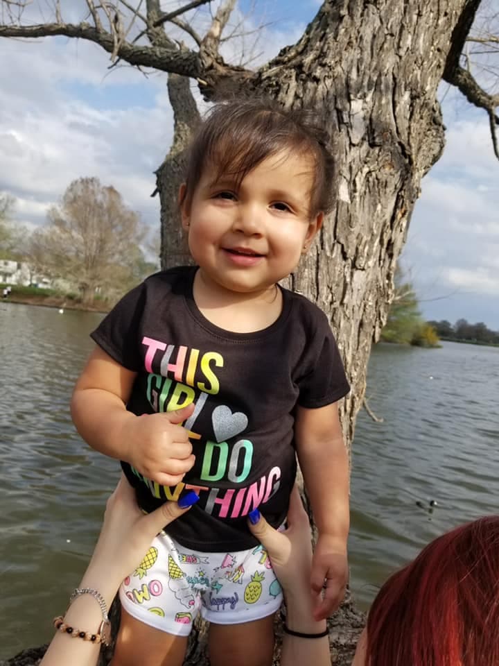 <b>¿Por qué murió la niña?</b> Los médicos dijeron que 
<a href="https://www.univision.com/local/san-antonio-kwex/policia-de-san-antonio-arresta-a-mujer-que-torturo-y-mato-a-su-hija-de-cinco-anos-video?fbclid=IwAR1oKPeDG02epgyqgP2WuXrQqyzXF5cJnnA_Za6o5tQcxN5FxfHhvnTsbJQ" target="_blank">Mercedes tenía múltiples moretones, rayazos. </a>Le faltaba pelo, había perdido dientes y las uñas de los pies. 
<br>
<br>Le dijeron a las autoridades que había señales de trauma y maltrato físico en su cuerpo. No obstante, 
<b>la autopsia aún no ha sido revelada. </b>