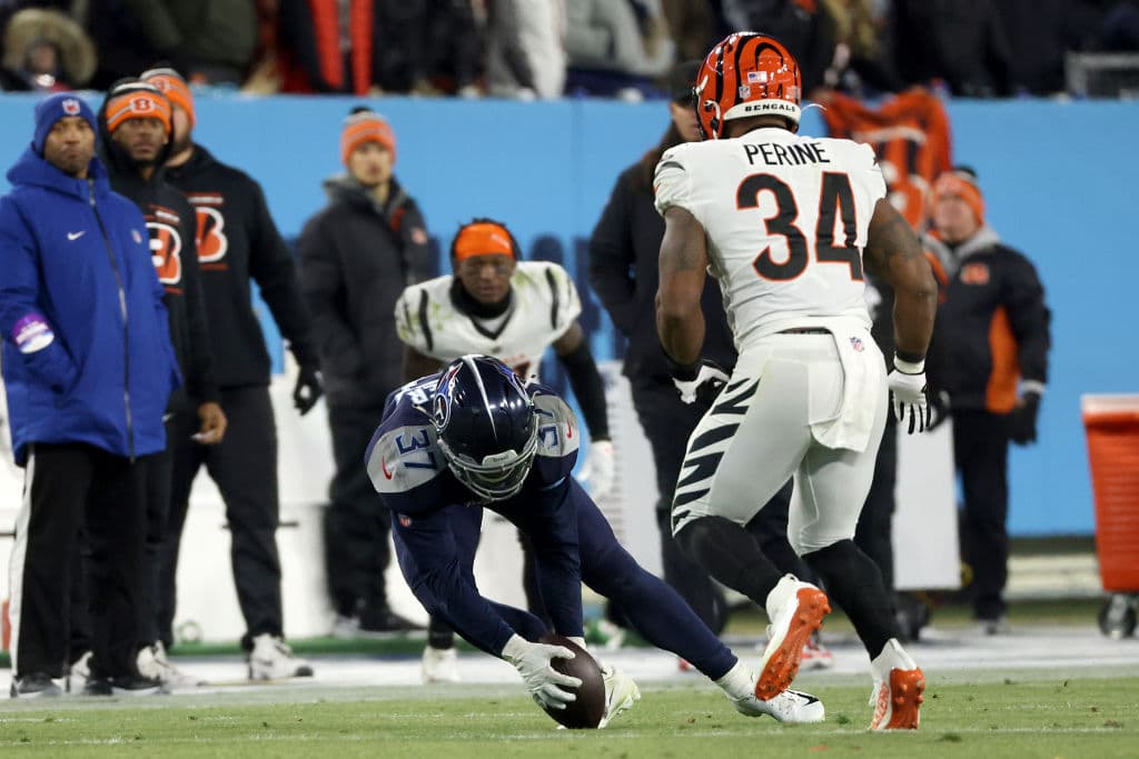 Las defensas hacen su partido esta noche, pero es la defensa de los Bengals la que pega al final y los visitantes terminan venciendo 19-16 a los Tennessee Titans.