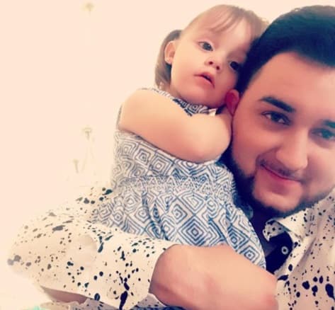 La 'baby' es hija de su hermano William, pero Kevin no la suelta, pues asegura que la niña es la adoración de la familia y, por ende, su sobrina consentida.