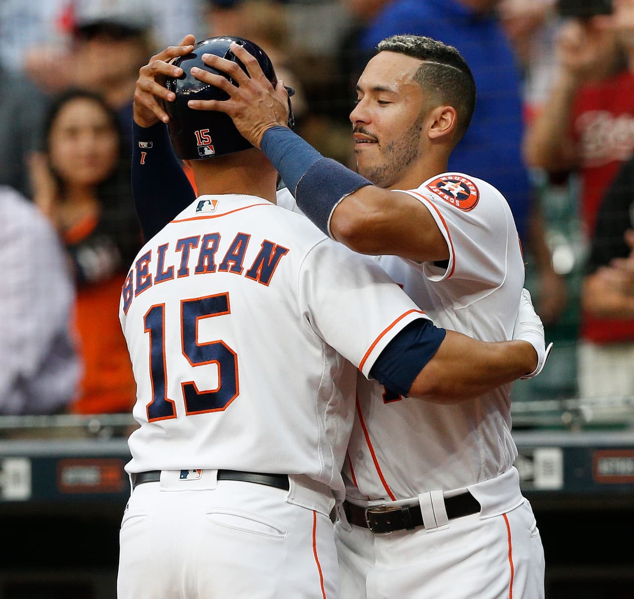 <b>Carlos Correa y Carlos Beltrán, jugadores puertorriqueños de los Astros de Houston.</b> Cuando el equipo ganó la Serie Mundial en 2017, los boricuas no asistieron a la invitación del presidente Trump. Según
<i><a href="https://www.nytimes.com/2018/02/06/sports/baseball/carlos-beltran-white-house.html" target="_blank">The New York Times</a></i>, Beltrán declaró que su decisión no tuvo nada que ver con el presidente, pero agregó que estaba "decepcionado" con la respuesta del gobierno federal a la emergencia que dejó el huracán María en Puerto Rico.