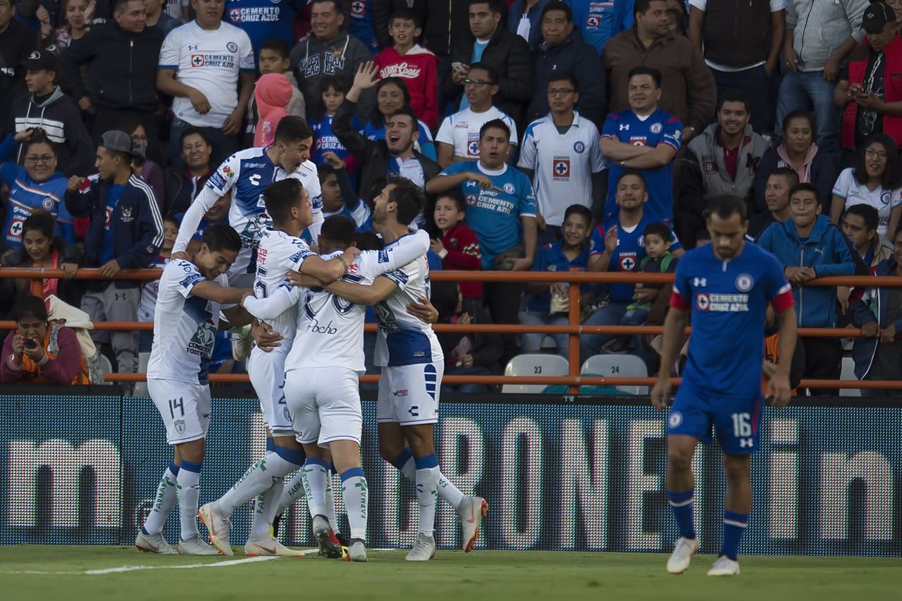 El argentino Leonardo Ulloa marcó el primer gol al minuto 8 de acción.