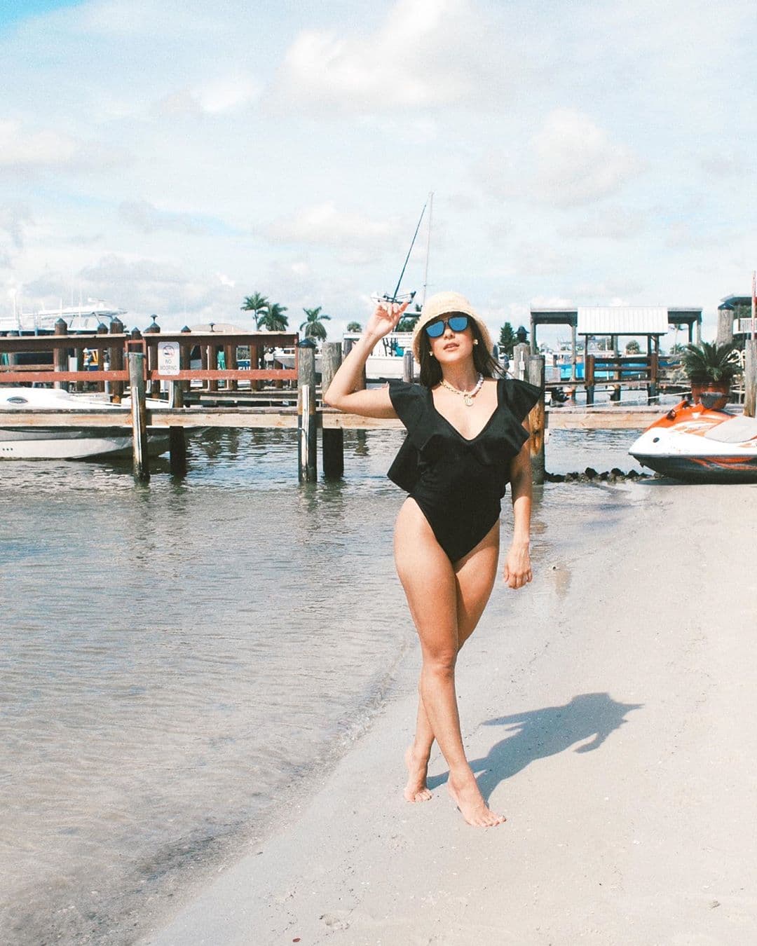 Jessi Rodríguez es otra que no teme mostrar su encantador gusto para vestir en la playa.