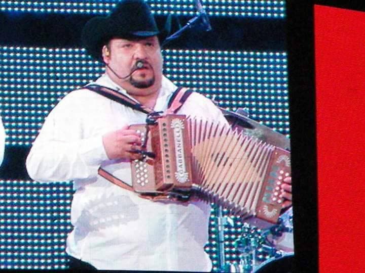 A principios de 2013, Beto Zapata se sometió a una operación en la que le colocaron una banda gástrica para poder bajar de peso, situación que no solo ayudó a mejorar su salud, sino también para dar una imagen nueva al grupo.