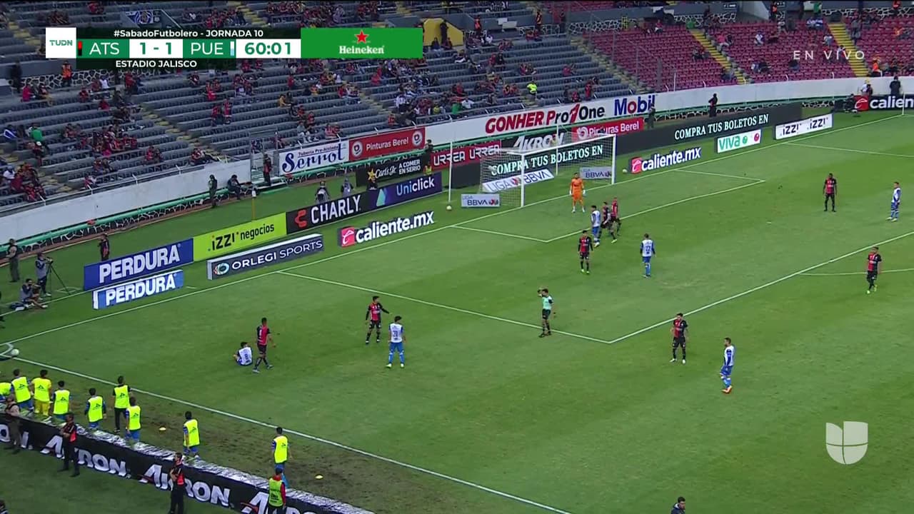 ¡TIRO ATAJADO! disparo por Martín Barragán.