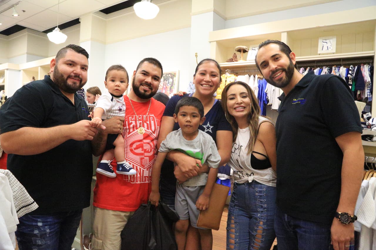 Los tres locutores se fueron a las calles de Dallas y tuvieron la oportunidad de conocer algunos de sus seguidores.